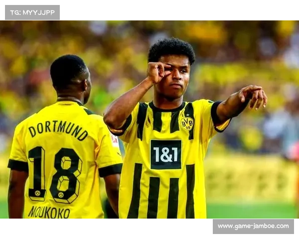 多特3-3斯图加特，翁达夫戴帽并91分钟绝平